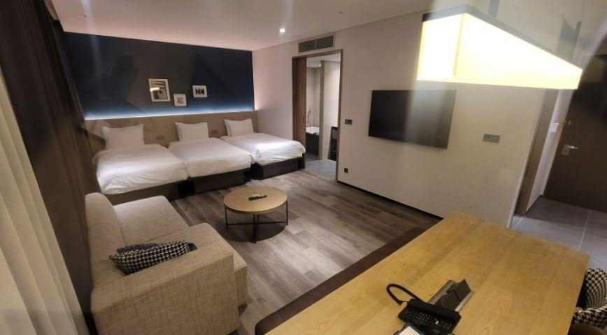 Spacious suite layout with three beds at Four Points by Sheraton Josun Seoul Myeongdong