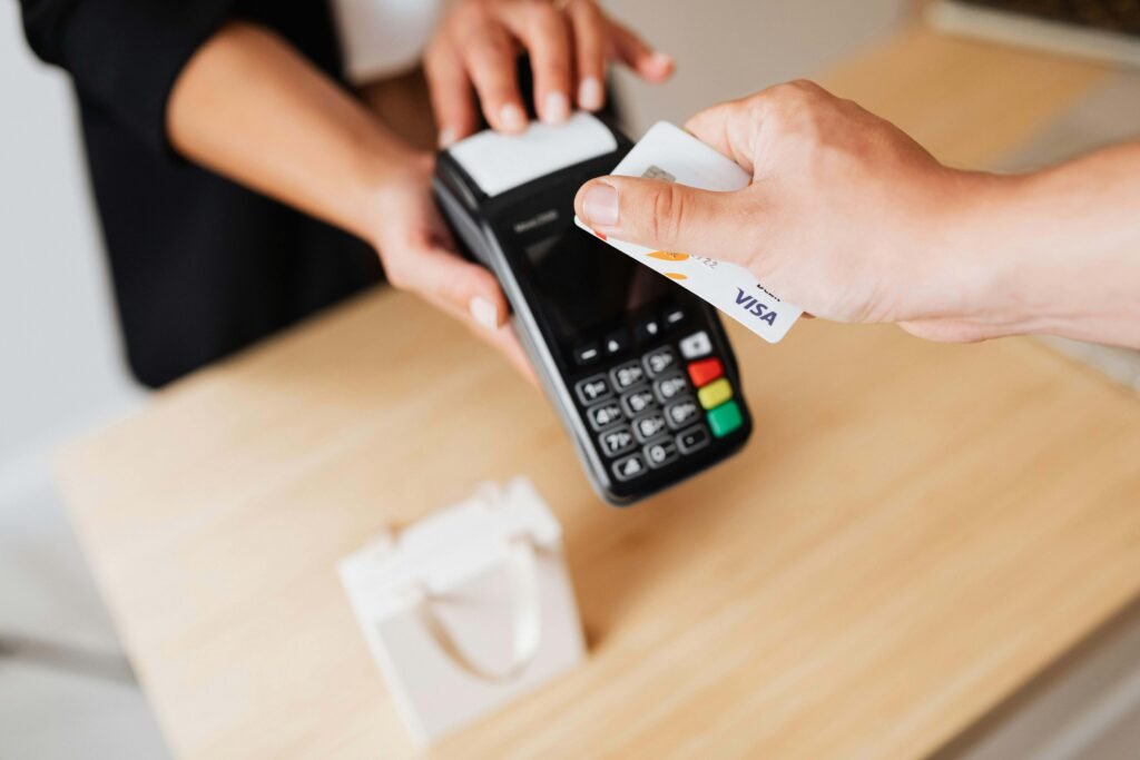 A tourist safely using a credit card at a payment terminal in a Korean shop to ensure safe credit card use in Korea