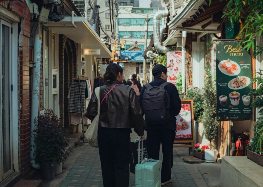 A security expert analyzing solo traveler safety in the streets of Seoul to answer the question: Is South Korea safe for solo travelers?